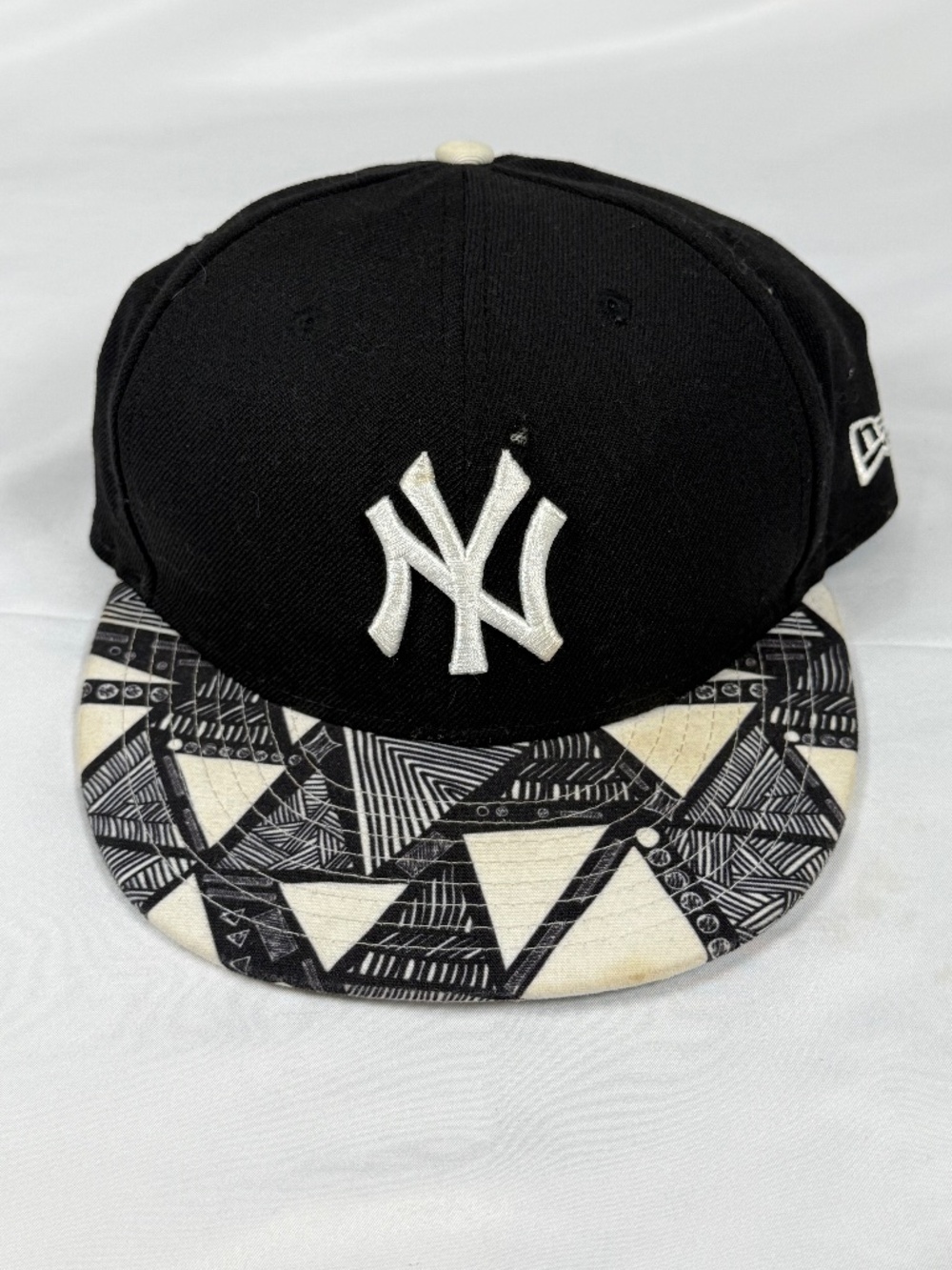 New Era NY Yankees 9FIFTY Black White Geometric Brim Snapback MLB Hat